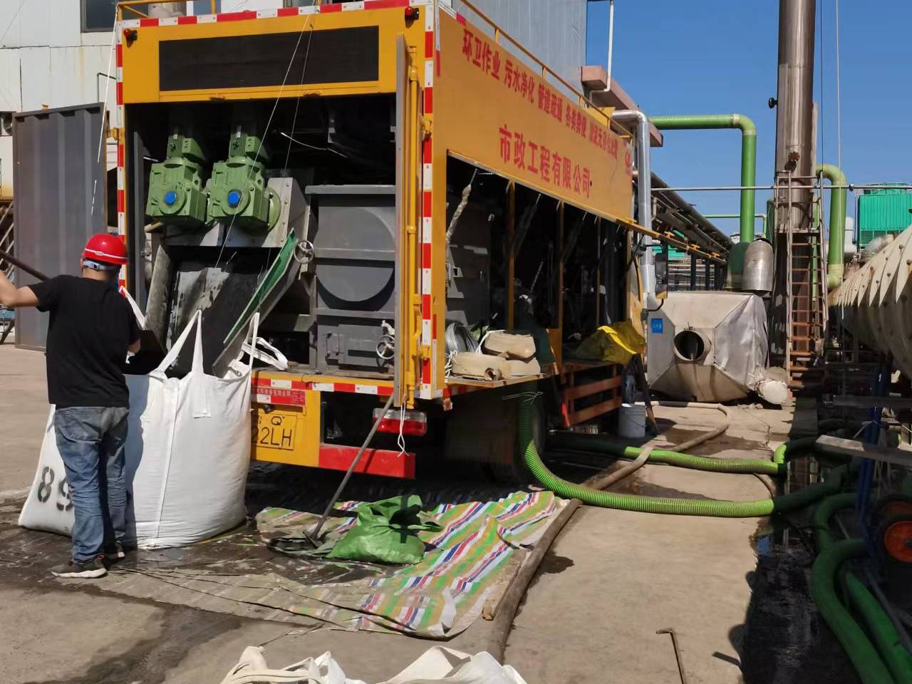 信宜淤泥压干处理