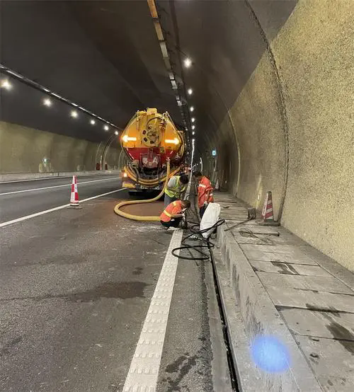 信宜隧道排水渠清淤